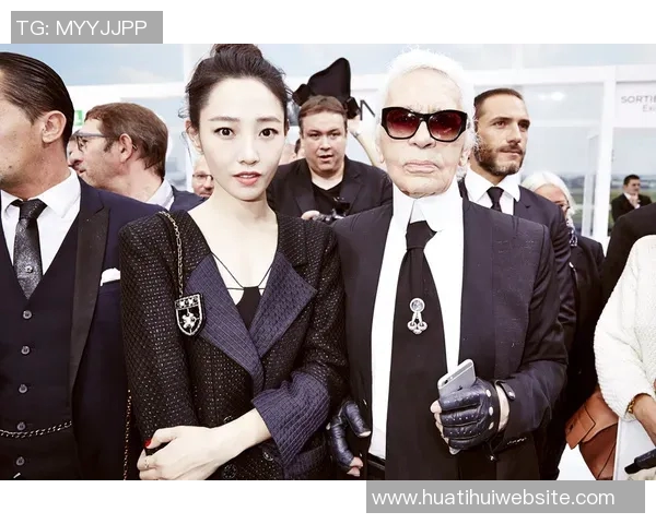 罗马诺与菲米亲密合影赞其场上表现与场下魅力并存