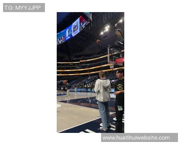 克莱首节表现抢眼三分球精准命中助力球队得分6分 克莱首节表现抢眼三分球精准命中助力球队得分6分