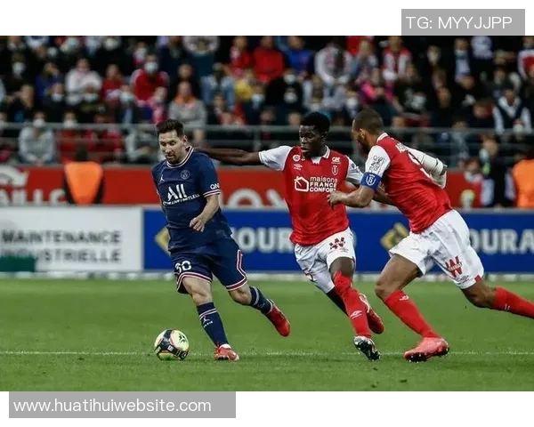 摩纳哥与兰斯就后卫科内转会事宜展开谈判双方积极沟通寻求达成协议 摩纳哥与兰斯就后卫科内转会事宜展开谈判双方积极沟通寻求达成协议