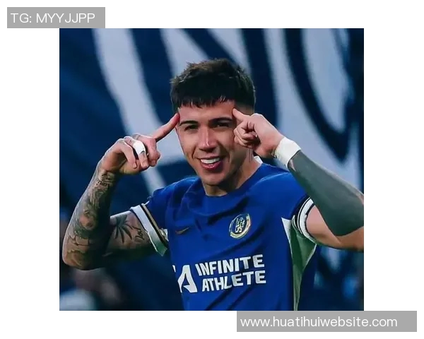 恩佐与加纳乔共同探讨切尔西圣诞慈善活动的足球团结力量 恩佐与加纳乔共同探讨切尔西圣诞慈善活动的足球团结力量