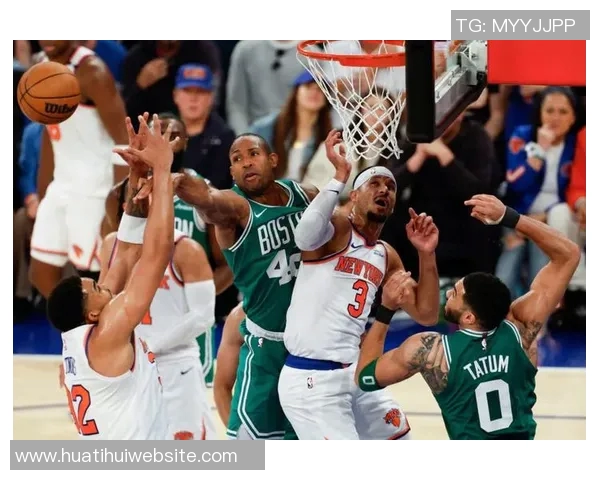 兰德尔半场表现抢眼9中5砍下15分9篮板10助攻接近三双成球队关键力量