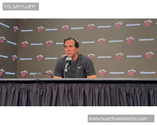 鲍威尔分享斯波发来的韦德体脂率报告提醒保持身材的重要性 鲍威尔分享斯波发来的韦德体脂率报告提醒保持身材的重要性