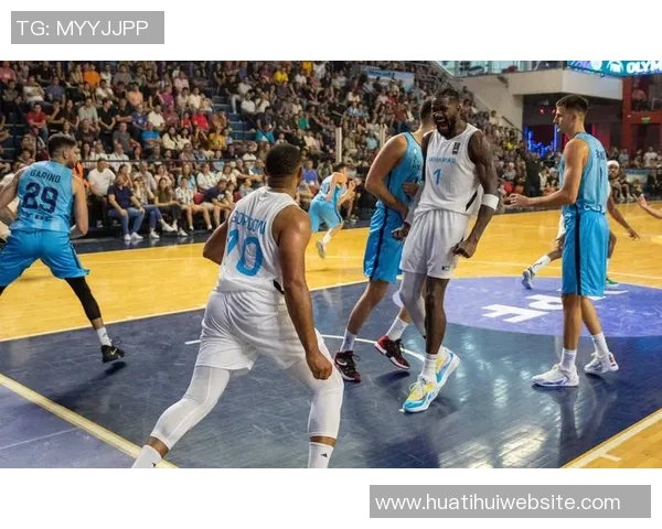 巴哈马国家队友谊深厚希尔德与埃奇库姆互换球衣笑声不断 巴哈马国家队友谊深厚希尔德与埃奇库姆互换球衣笑声不断