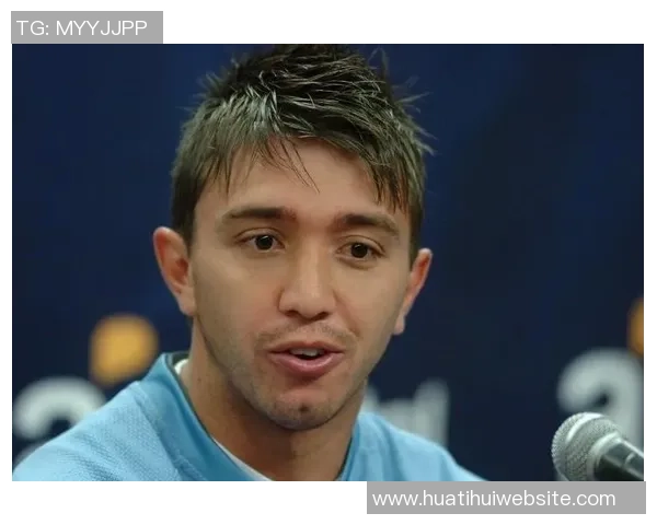 39岁乌拉圭门将穆斯莱拉重返南美助拉普拉塔大学生夺得阿甲冠军