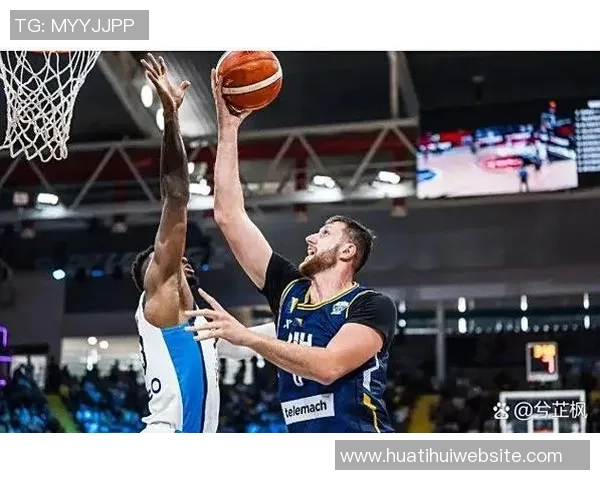 布克外线手感冰凉三分球失准却依然砍下27分助攻表现抢眼