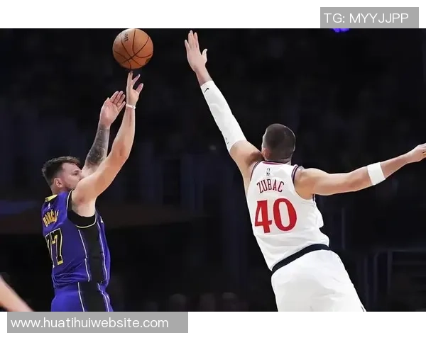 双星联手助力湖人逆袭东契奇与里夫斯同场净效率飙升至129