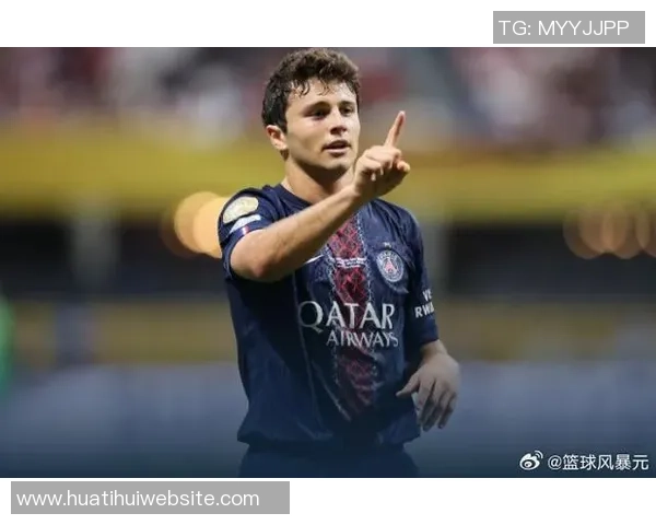 阿什拉夫上半场双响助巴黎领先两球展现边后卫实力