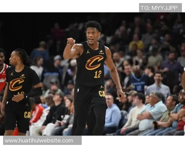 亨特表现出色三分球命中率高达57贡献17分4篮板4助攻正负值正面 亨特表现出色三分球命中率高达57贡献17分4篮板4助攻正负值正面